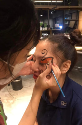 Vẽ mặt hóa trang Halloween