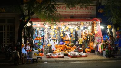 Ý tưởng trang trí Halloween tại cửa hàng đẹp mắt