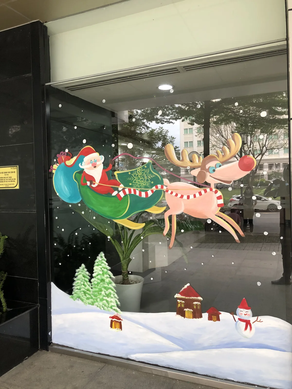 Vẽ tranh kính Noel ông già Noel cưỡi xe tuần lộc, người tuyết và ngôi làng tuyết