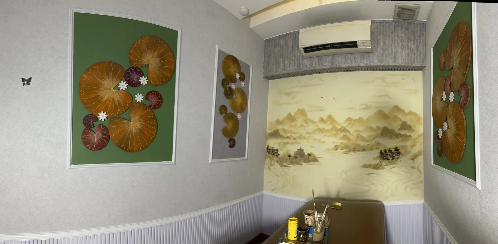 Vẽ tranh theo yêu cầu: tranh tường lá sen và phong cảnh sơn thủy trong phòng spa